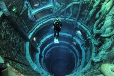 Những công trình 'lóa mắt' thế giới: Bể bơi sâu nhất thế giới, ẩn chứa cả thành phố bỏ hoang dưới nước ở Dubai