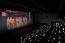 BTS thu về 32,6 triệu USD chỉ nhờ chiếu trực tiếp một đêm concert ở rạp chiếu phim