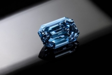 Viên kim cương xanh lớn nhất thế giới vừa được mua với giá 57,5 triệu USD